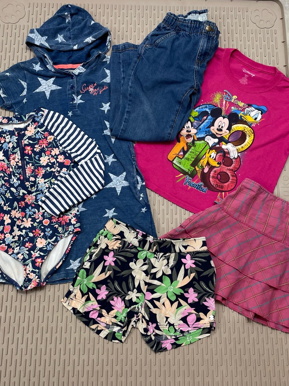 Disney Mixed Girls Clothing Bundle‎ Size 6 Pink Blue Vacation Casual Excellent